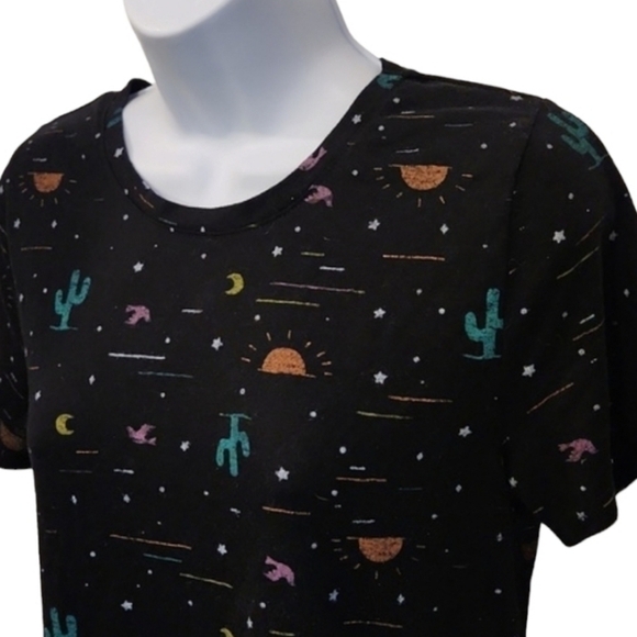 Modern Lux Cactus Desert Theme Top - Picture 3 of 5